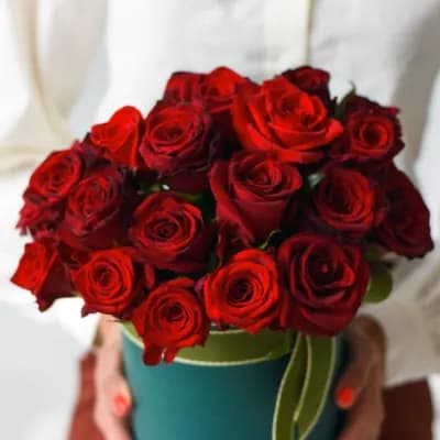 17 red roses