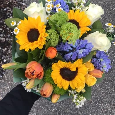 Sunny Love - Fresh Flowers Bellevue