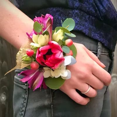 Avanti Wrist Corsage - Fresh Flowers Bellevue